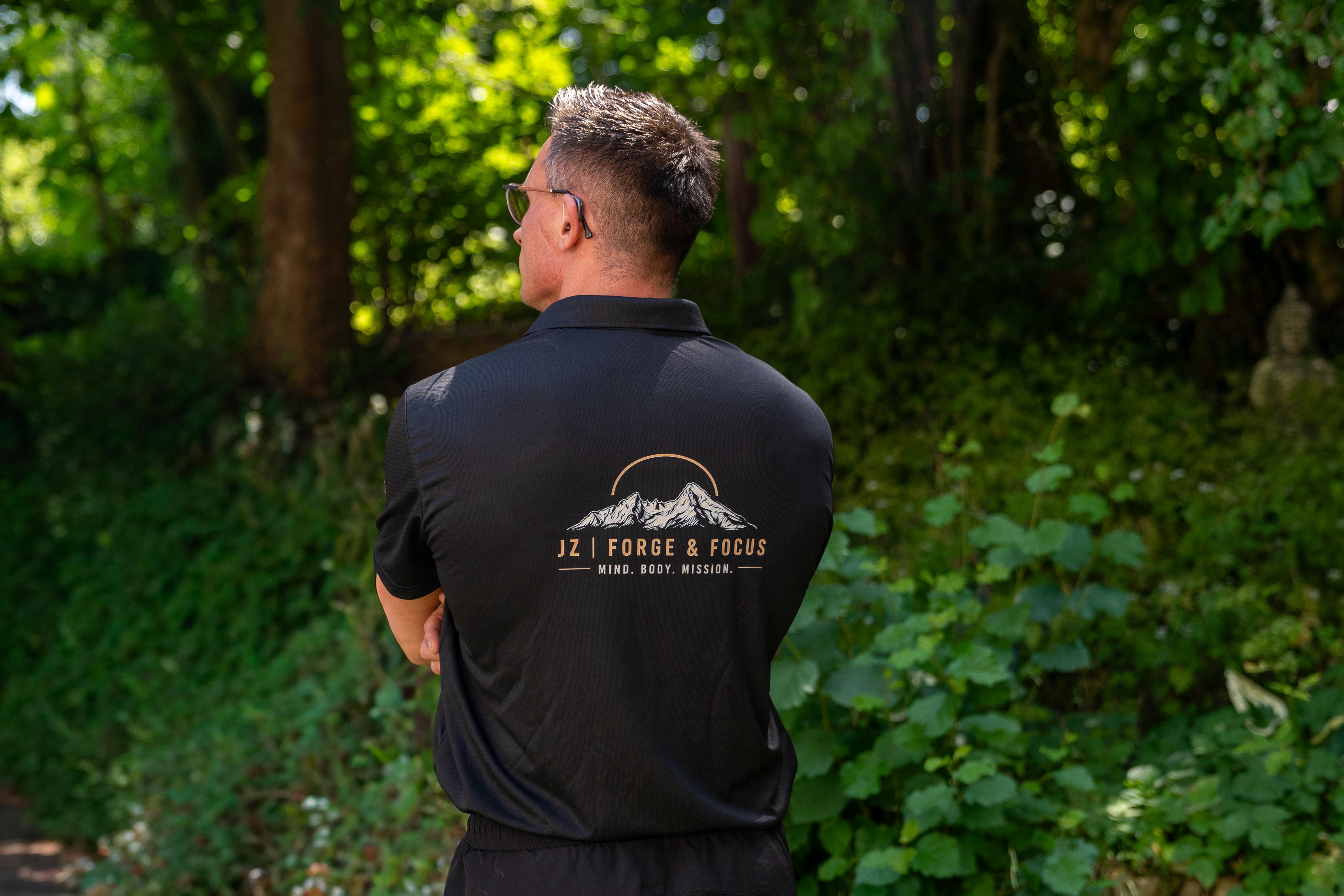 Julian Zabel mit JZ Forge & Focus Shirt
